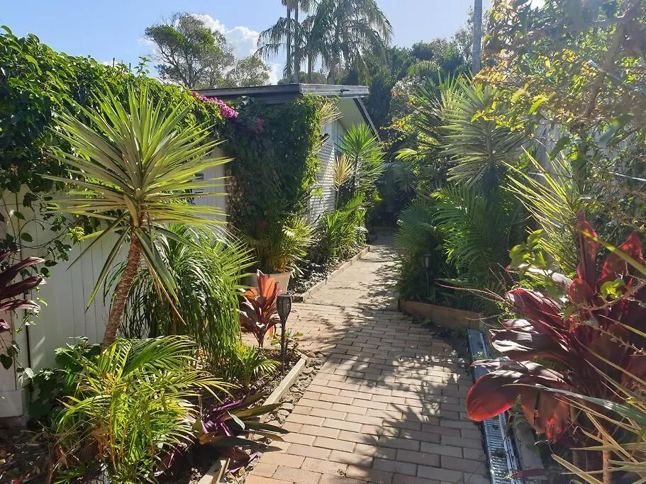 Pet Friendly & Spacious Two Bedroom Guest Unit Caloundra 0*,