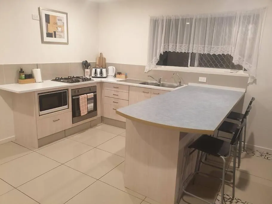 Pet Friendly & Spacious Two Bedroom Guest Unit Caloundra 0*,