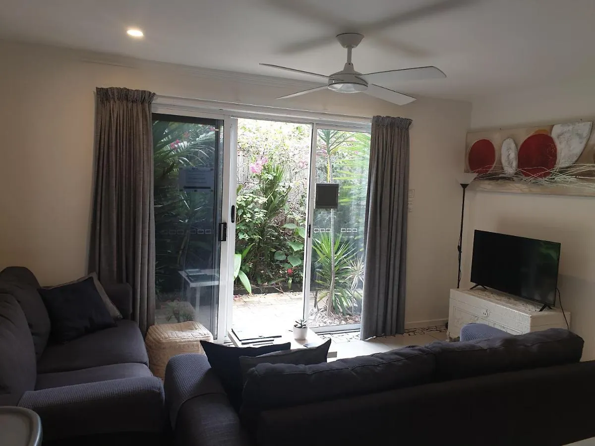 Apartment Pet Friendly & Spacious Two Bedroom Guest Unit Caloundra