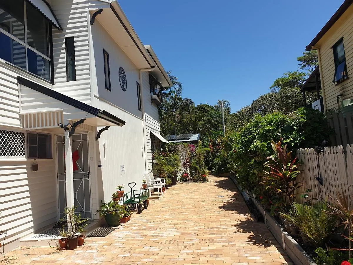 Pet Friendly & Spacious Two Bedroom Guest Unit Caloundra