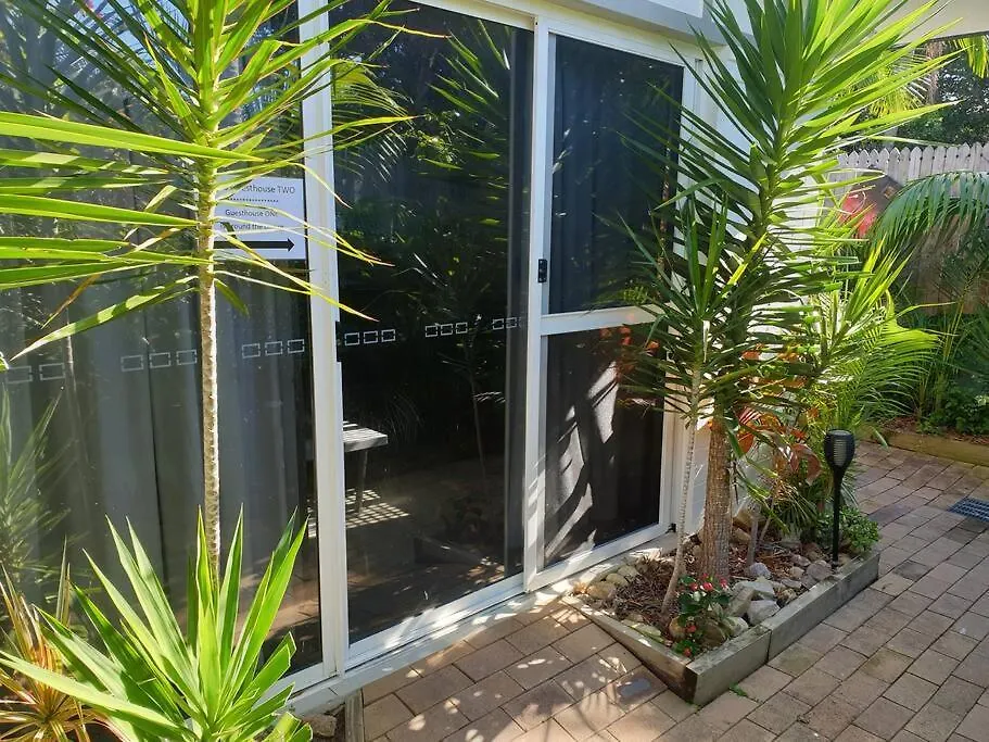 Apartment Pet Friendly & Spacious Two Bedroom Guest Unit Caloundra